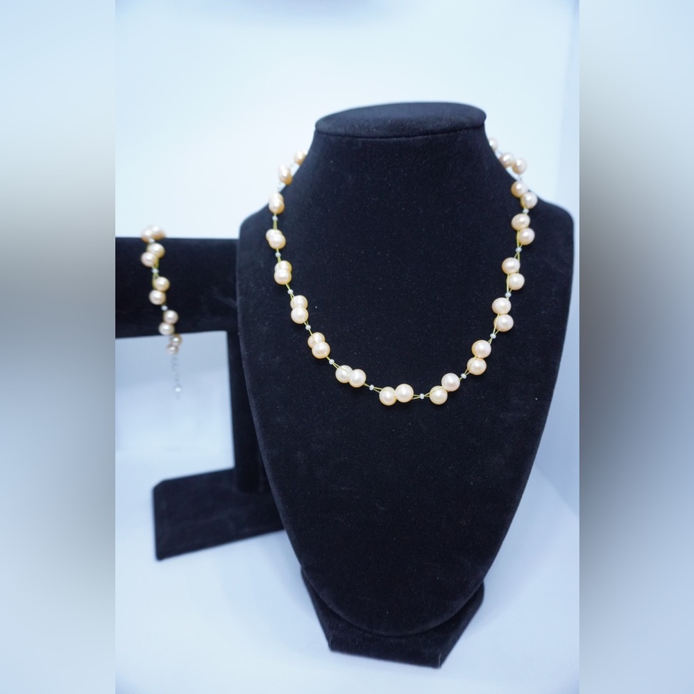 Fresh Water Pearl Necklace and bracelet set